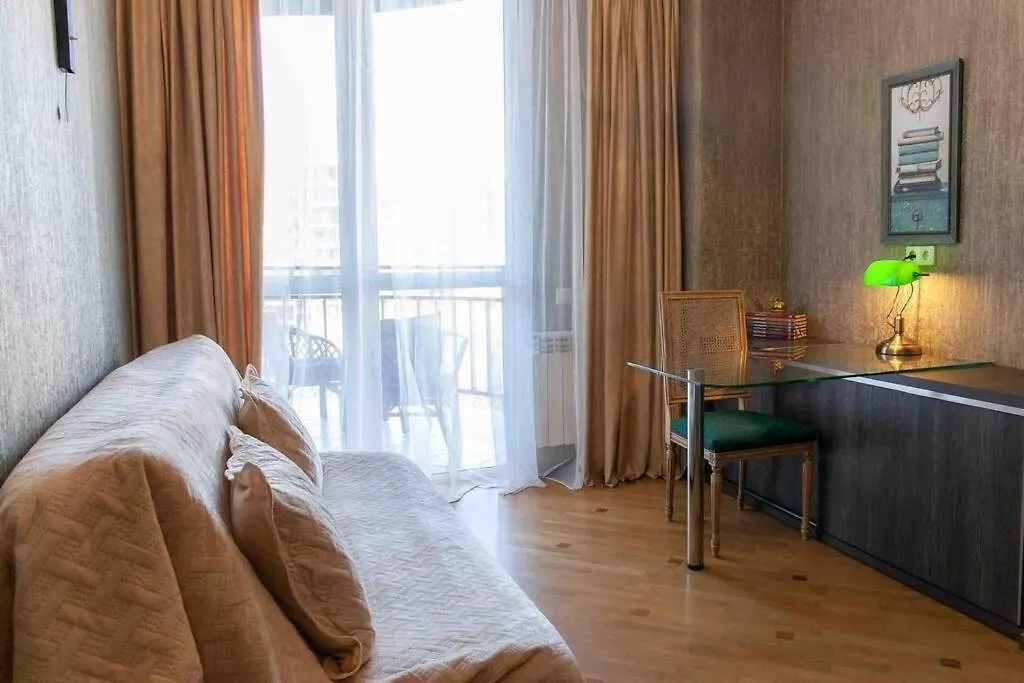 Gg Home - Cozy 3 Bedroom Apartment In Vake At Mziuri Park Tbilissi